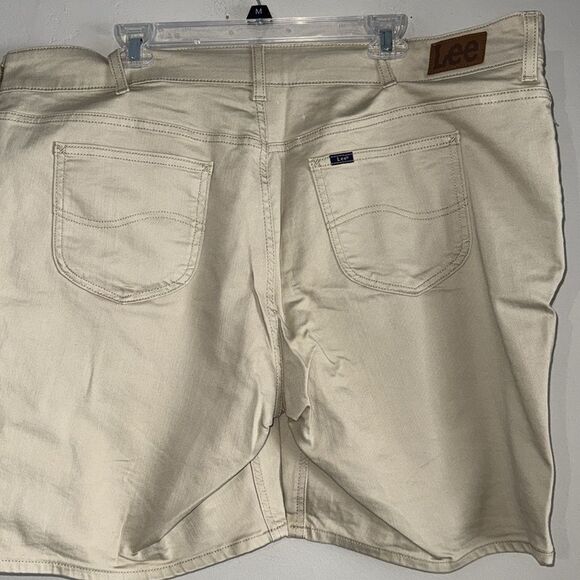 Lee regular fit mid rise Bermuda short size 22 - Picture 4 of 6
